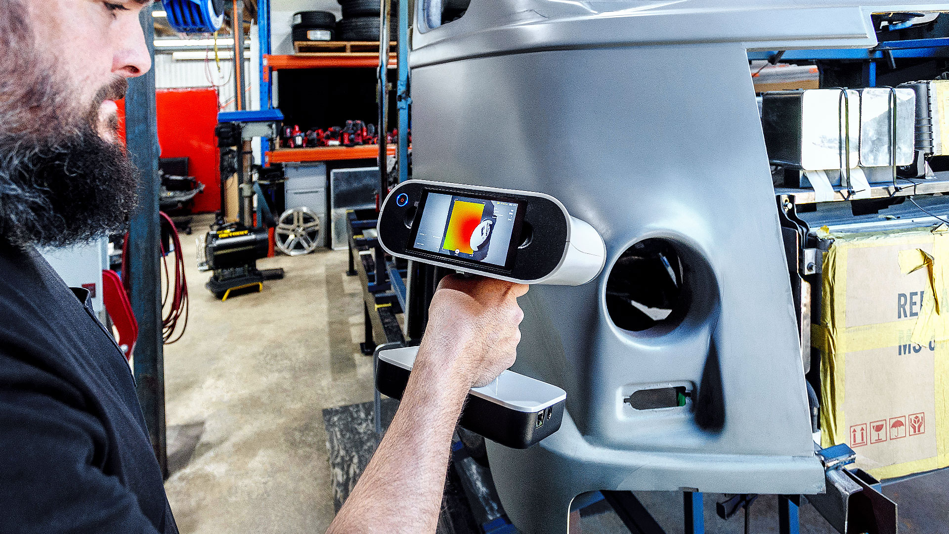 Artec Leo ricostruisce un International Metro Van del '57 con un motore Hellcat
